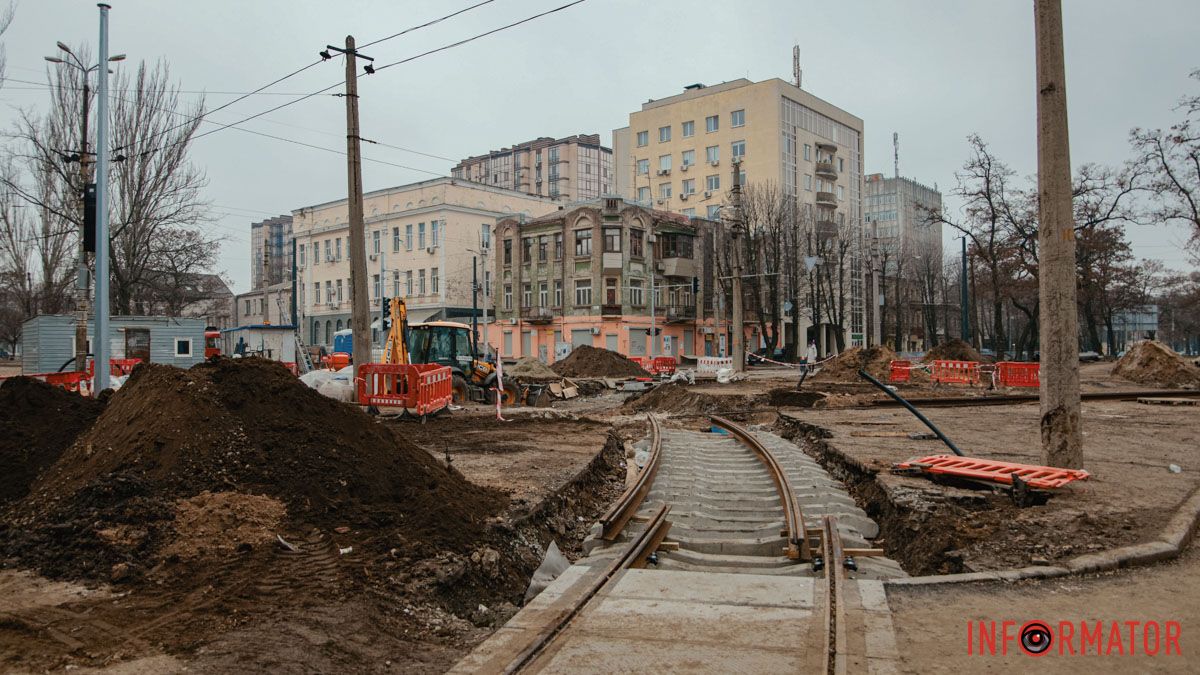 Обновляют городские коммуникации: в Днепре не успели до конца года завершить ремонт трамвайных путей на проспекте Леси Украинки