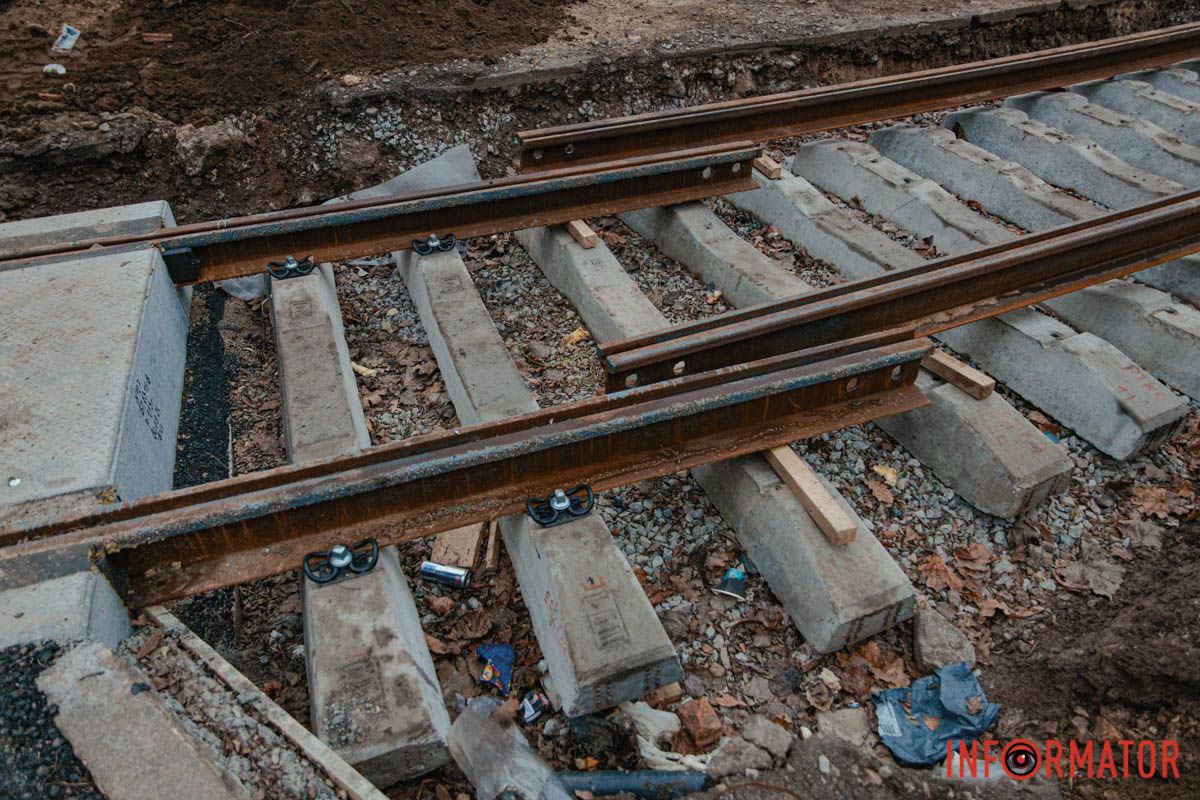 Это значительно улучшит эффективность работы транспорта Обновляют городские коммуникации: в Днепре не успели до конца года завершить ремонт трамвайных путей на проспекте Леси Украинки 16