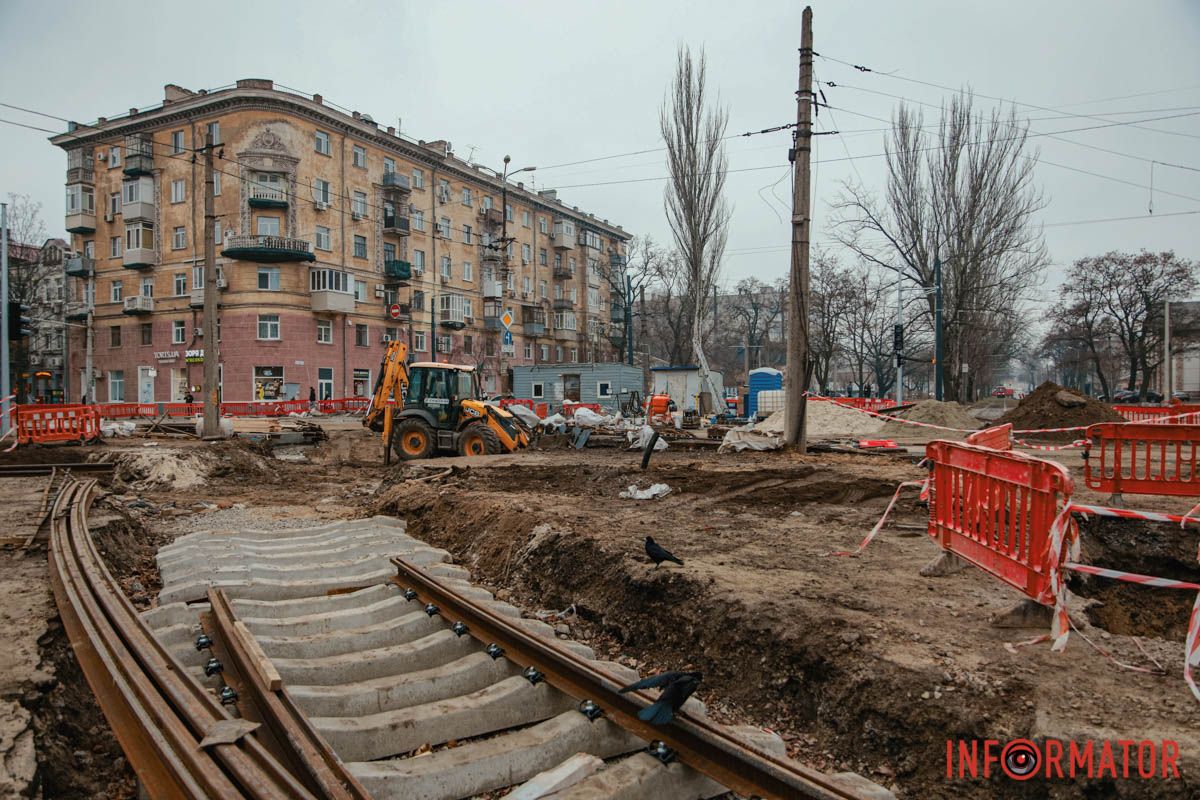 Техника Обновляют городские коммуникации: в Днепре не успели до конца года завершить ремонт трамвайных путей на проспекте Леси Украинки 17