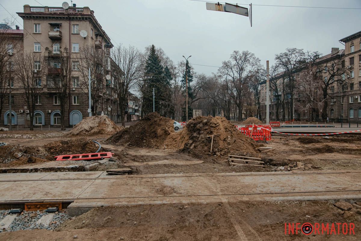Раскопали Обновляют городские коммуникации: в Днепре не успели до конца года завершить ремонт трамвайных путей на проспекте Леси Украинки 19