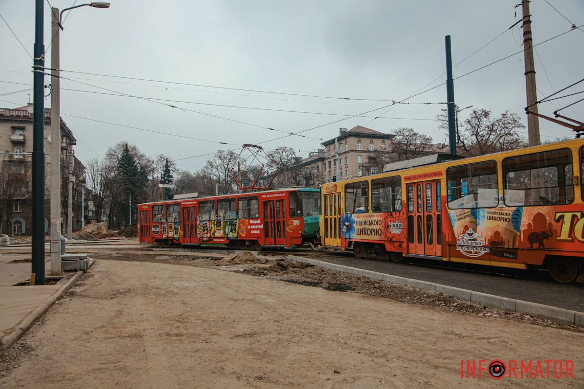 Трамвай Обновляют городские коммуникации: в Днепре не успели до конца года завершить ремонт трамвайных путей на проспекте Леси Украинки 25