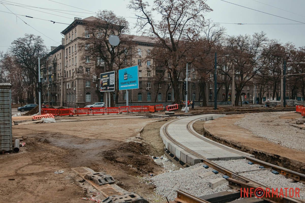 В Днепре продолжили ремонт трамвайного переезда на перекрестке проспекта Леси Украинки и бульвара Батальона Днепр Обновляют городские коммуникации: в Днепре не успели до конца года завершить ремонт трамвайных путей на проспекте Леси Украинки 1