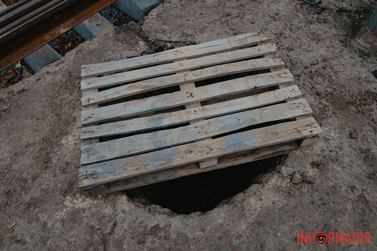 А вот демонтаж временного пути запланирован на ближайшие дни Обновляют городские коммуникации: в Днепре не успели до конца года завершить ремонт трамвайных путей на проспекте Леси Украинки 10