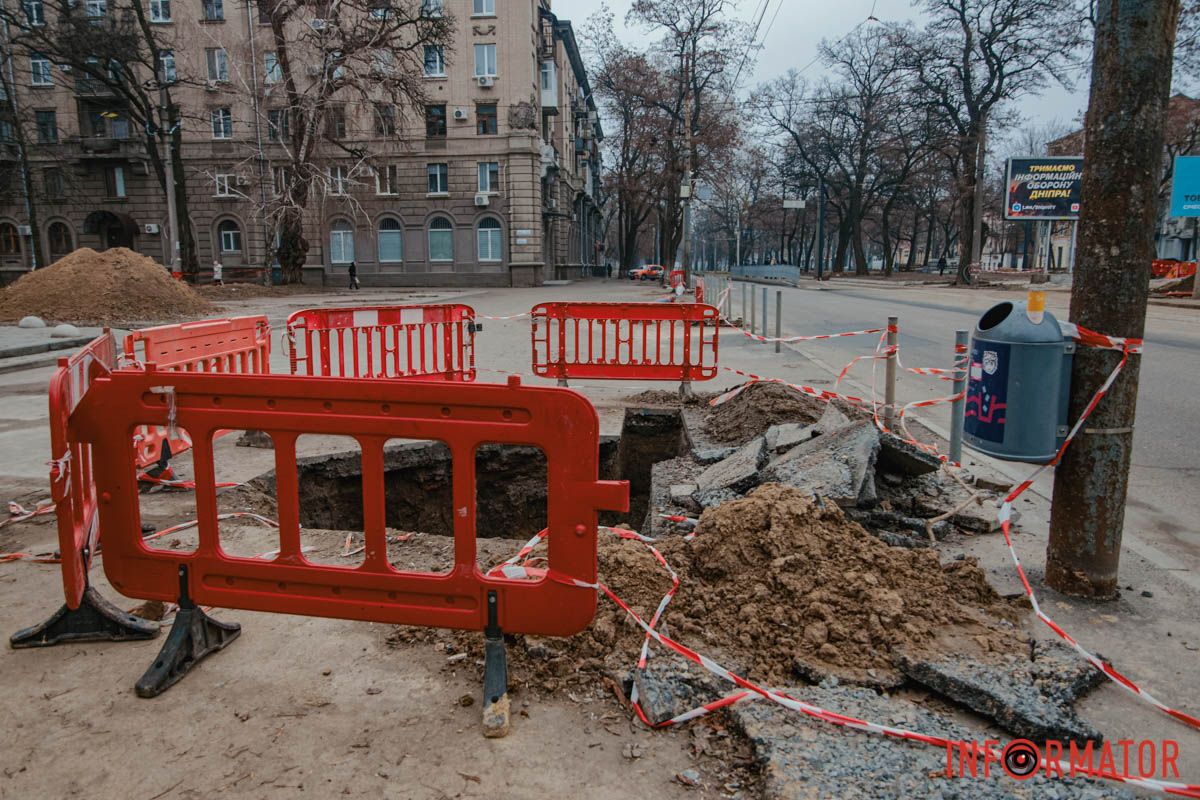 Светофорный объект, который подготовили, должен заработать после завершения работ Обновляют городские коммуникации: в Днепре не успели до конца года завершить ремонт трамвайных путей на проспекте Леси Украинки 12