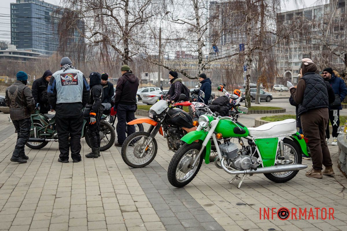 они украсили свои басни и надели новогодние костюмы