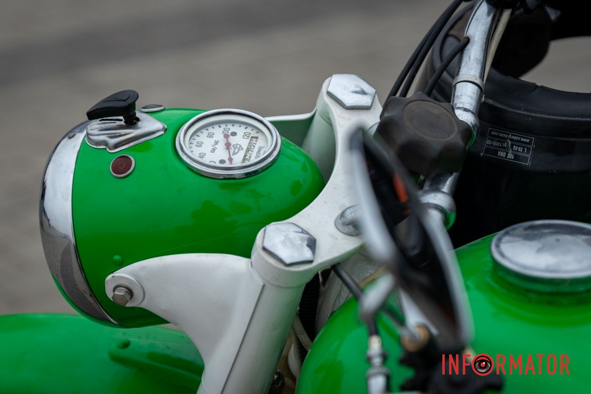 Яркие огоньки на колесах