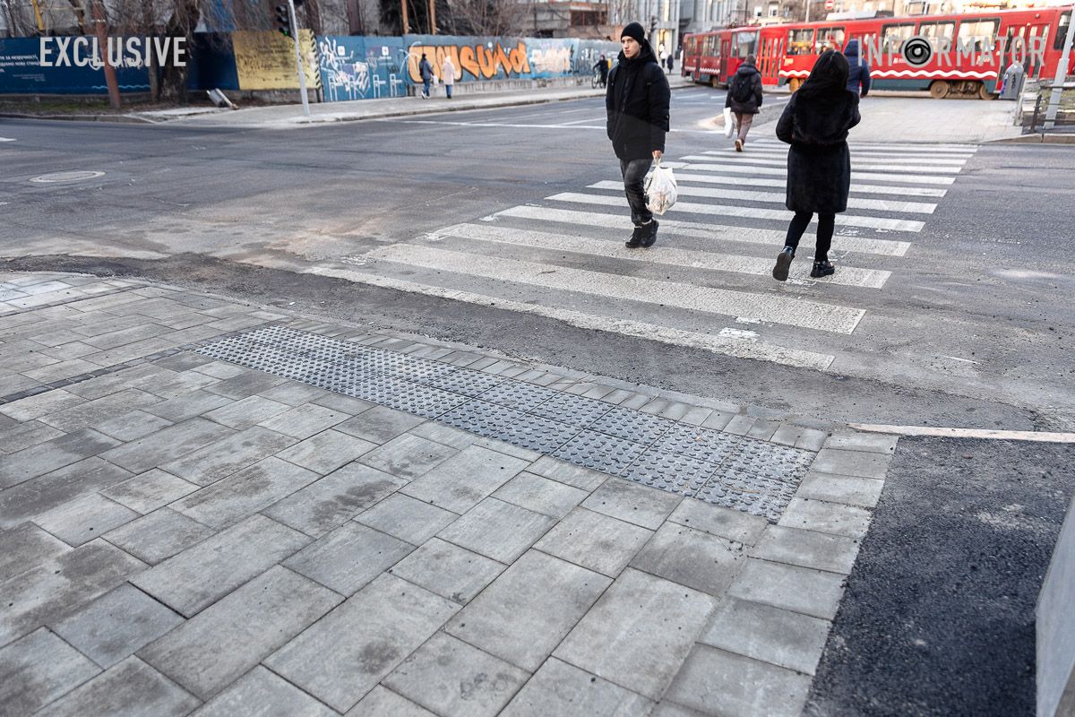В центре Днепра снизили пешеходные переходы и расширили тротуар 13