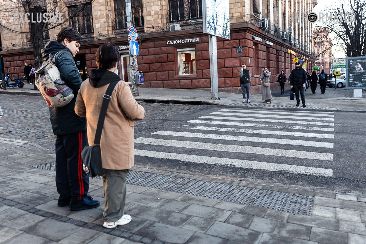В центре Днепра снизили пешеходные переходы и расширили тротуар 11