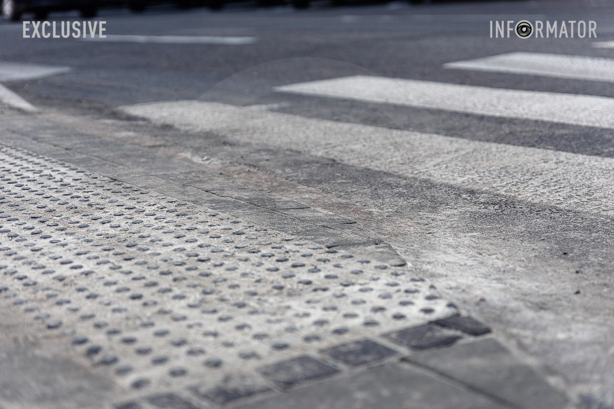 В центре Днепра снизили пешеходные переходы и расширили тротуар 6