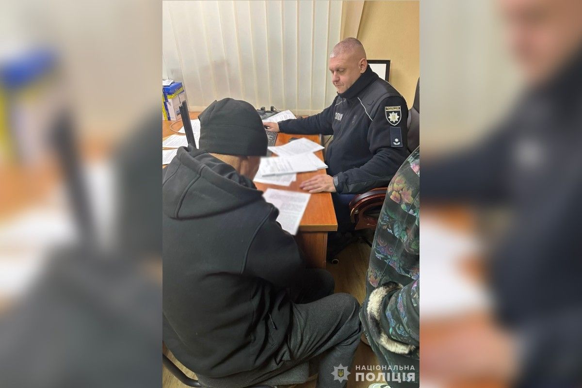Нападавшего задержали полицейские Нападавшего задержали полицейские