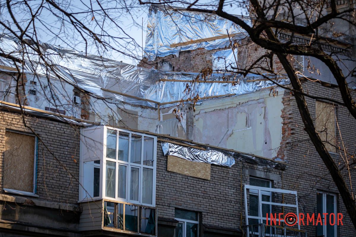Дом находится на площади Вокзальной В Днепре уже 8-й месяц за 13 миллионов ремонтируют дом, в который попала российская ракета 4