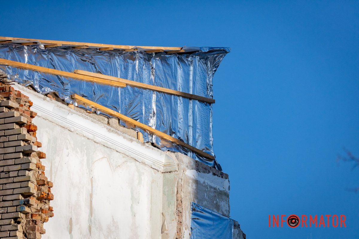 Демонтаж аварийных конструкций подъездов №4, 5, 6 находится в финальной стадии В Днепре уже 8-й месяц за 13 миллионов ремонтируют дом, в который попала российская ракета 5