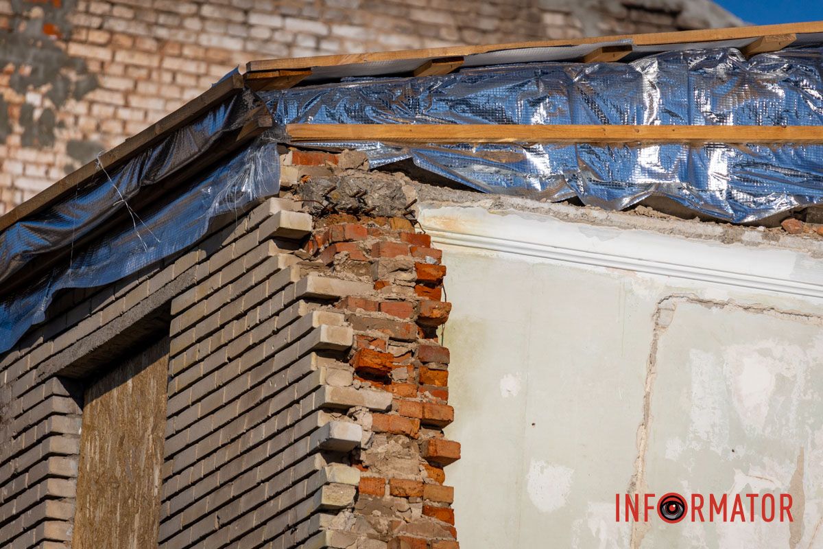 Последний раз съемочная группа Информатора была здесь в августе В Днепре уже 8-й месяц за 13 миллионов ремонтируют дом, в который попала российская ракета 12