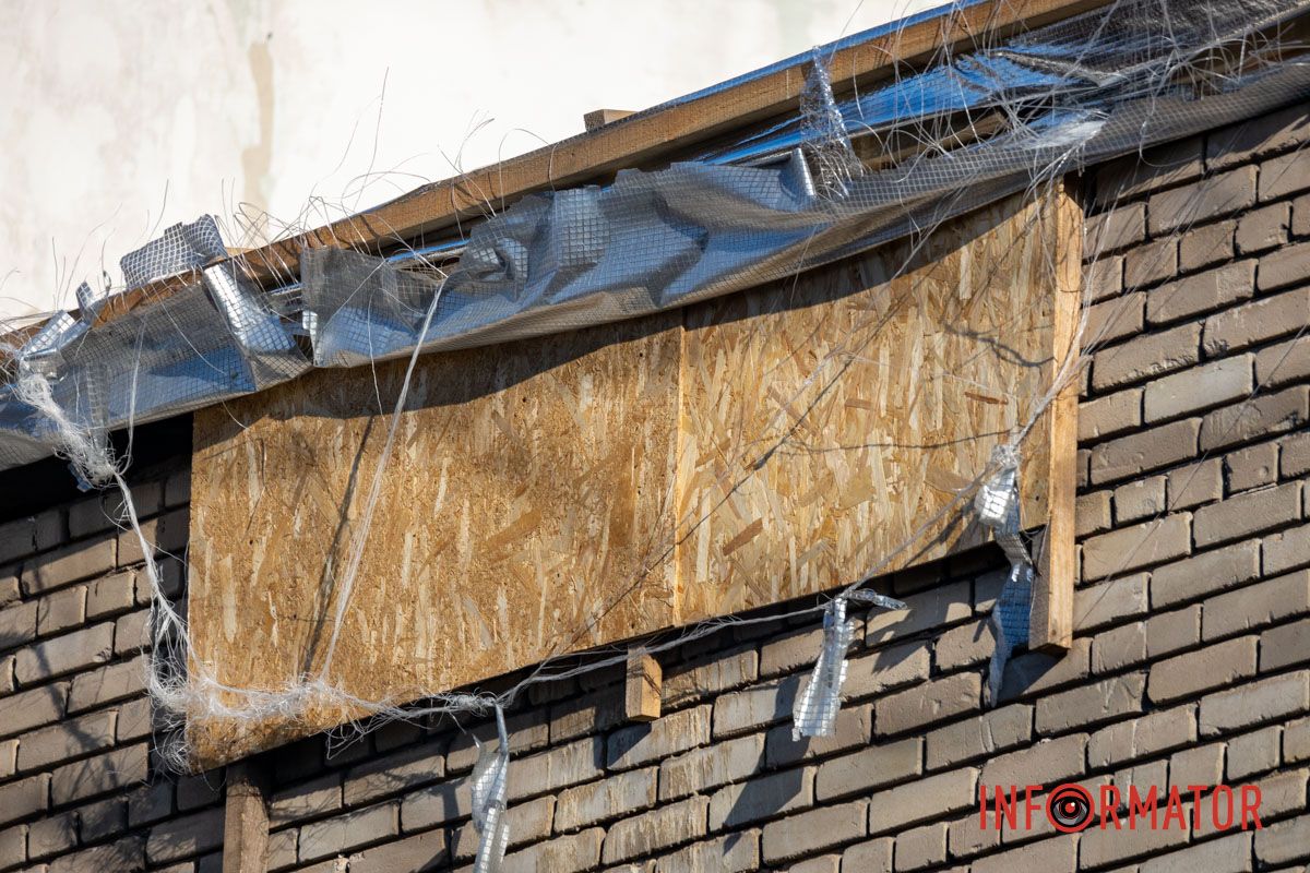 Чтобы не сдуло ветром В Днепре уже 8-й месяц за 13 миллионов ремонтируют дом, в который попала российская ракета 15