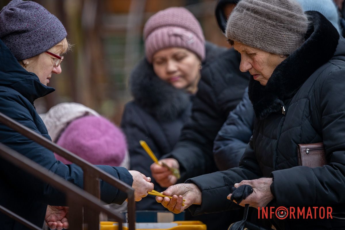 Праздничное богослужение началось около 10:00