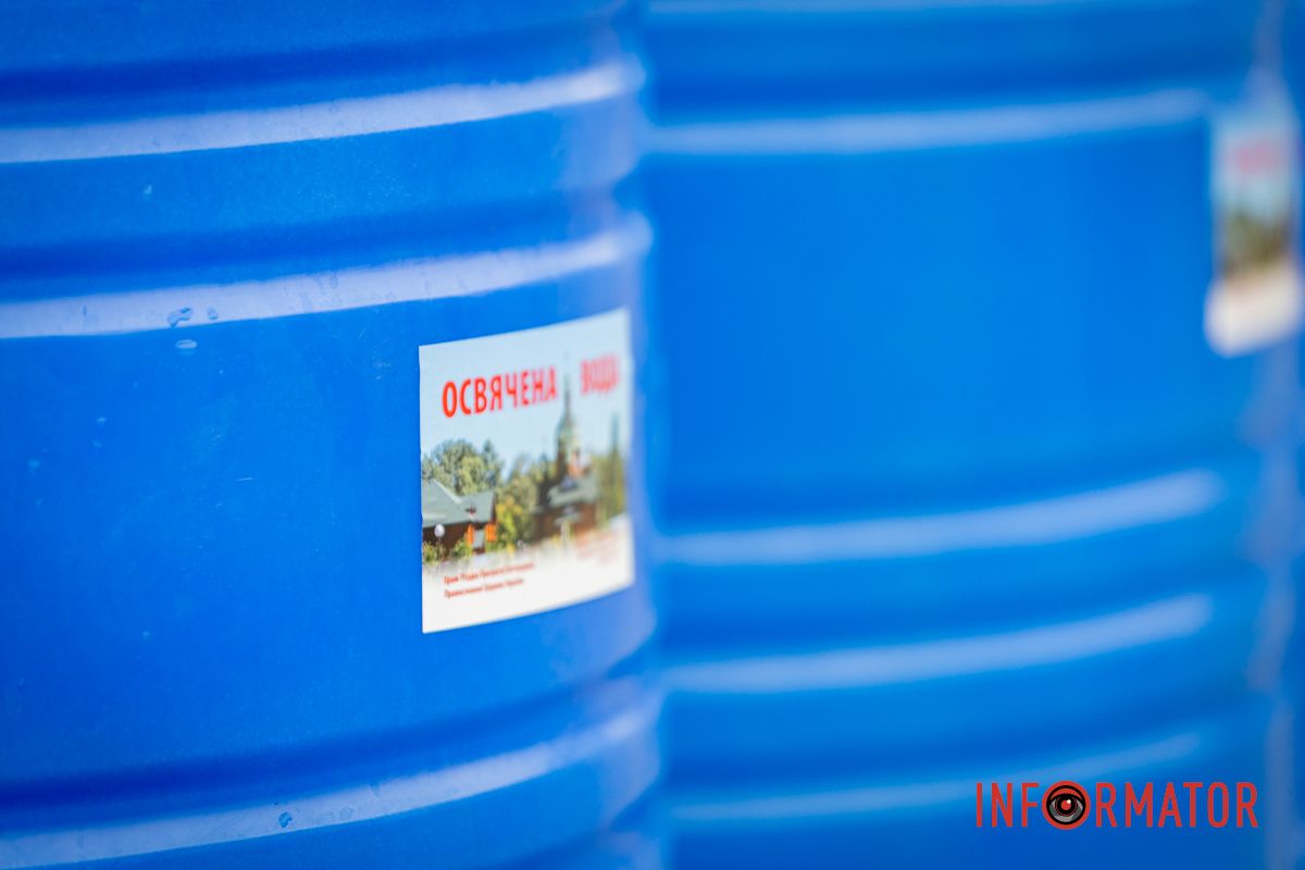 Считается, что крещенская вода обладает целебными свойствами и может сохраняться круглый год