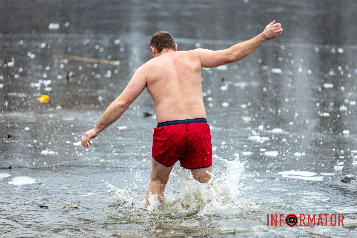 Команда Информатора проверила места, где раньше днепряне традиционно ныряли в ледяную воду