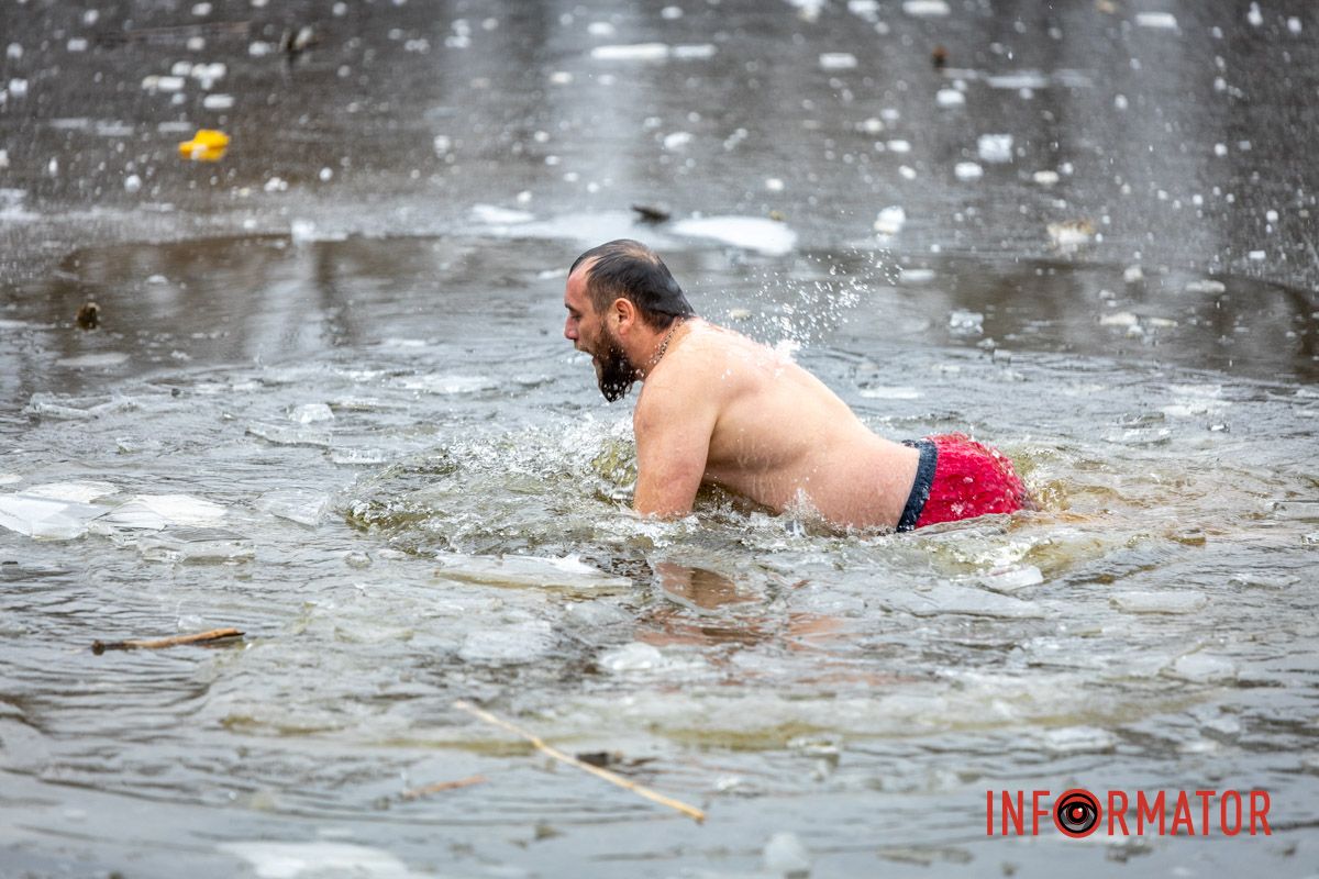 На Красном Камне у водоема дежурили спасатели, но специально обустроенных мест для купания в этом году не было