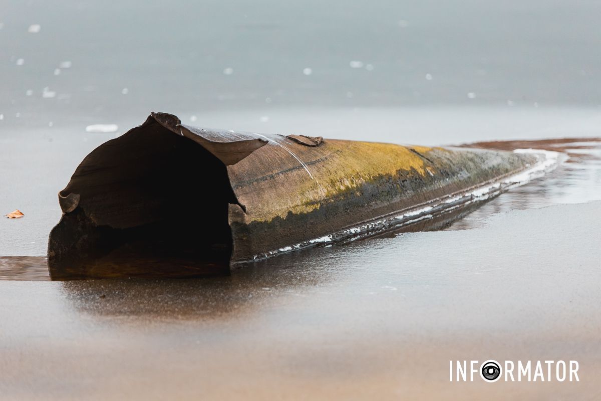 Ходити на лід все ж не варто: ріку Дніпро на Водохреще вкрило тонкою кригою 15