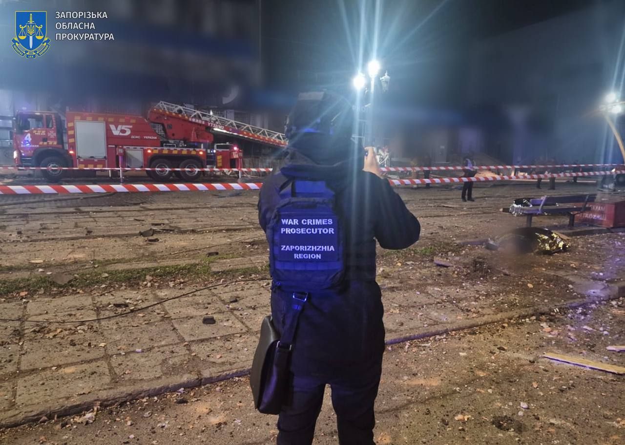 «Свідомий удар по місту»: росіяни вгатили по Запоріжжю авіабомбами, загинули щонайменше 13 людей 4