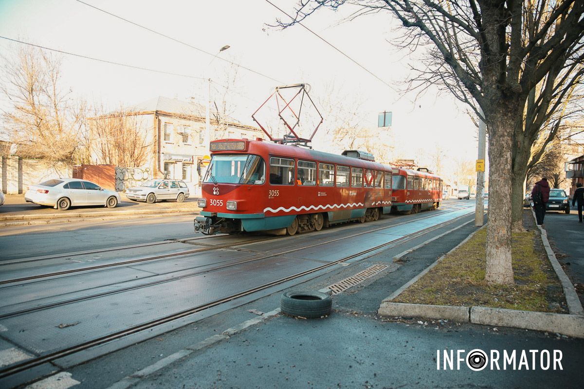 У Дніпрі на Грушевського зіткнулись три автівки: рух трамваїв заблоковано 5