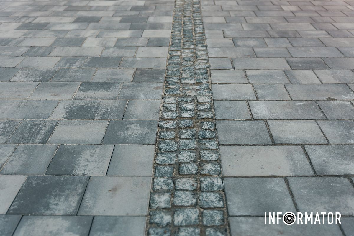 У Дніпрі на Набережній Перемоги на місці колишнього кінотеатру «Салют» завершили благоустрій площі 15