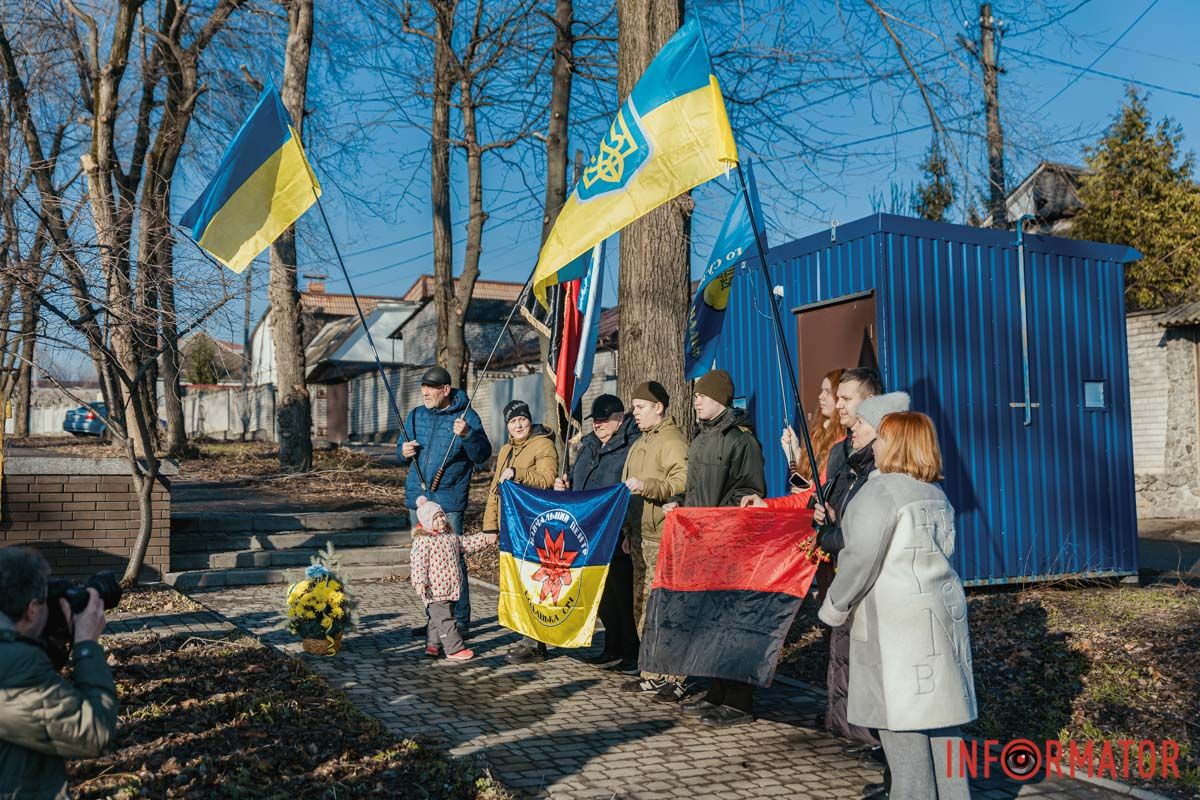 В Днепре открыли восстановленную памятную доску в честь Вячеслава Чорновила 18