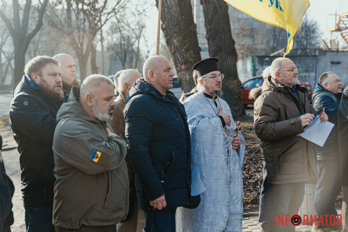 В Днепре открыли восстановленную памятную доску в честь Вячеслава Чорновила 19