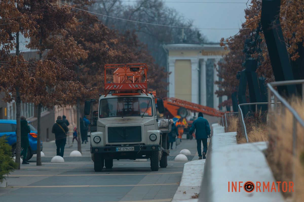 Комунальники на Успенській площі