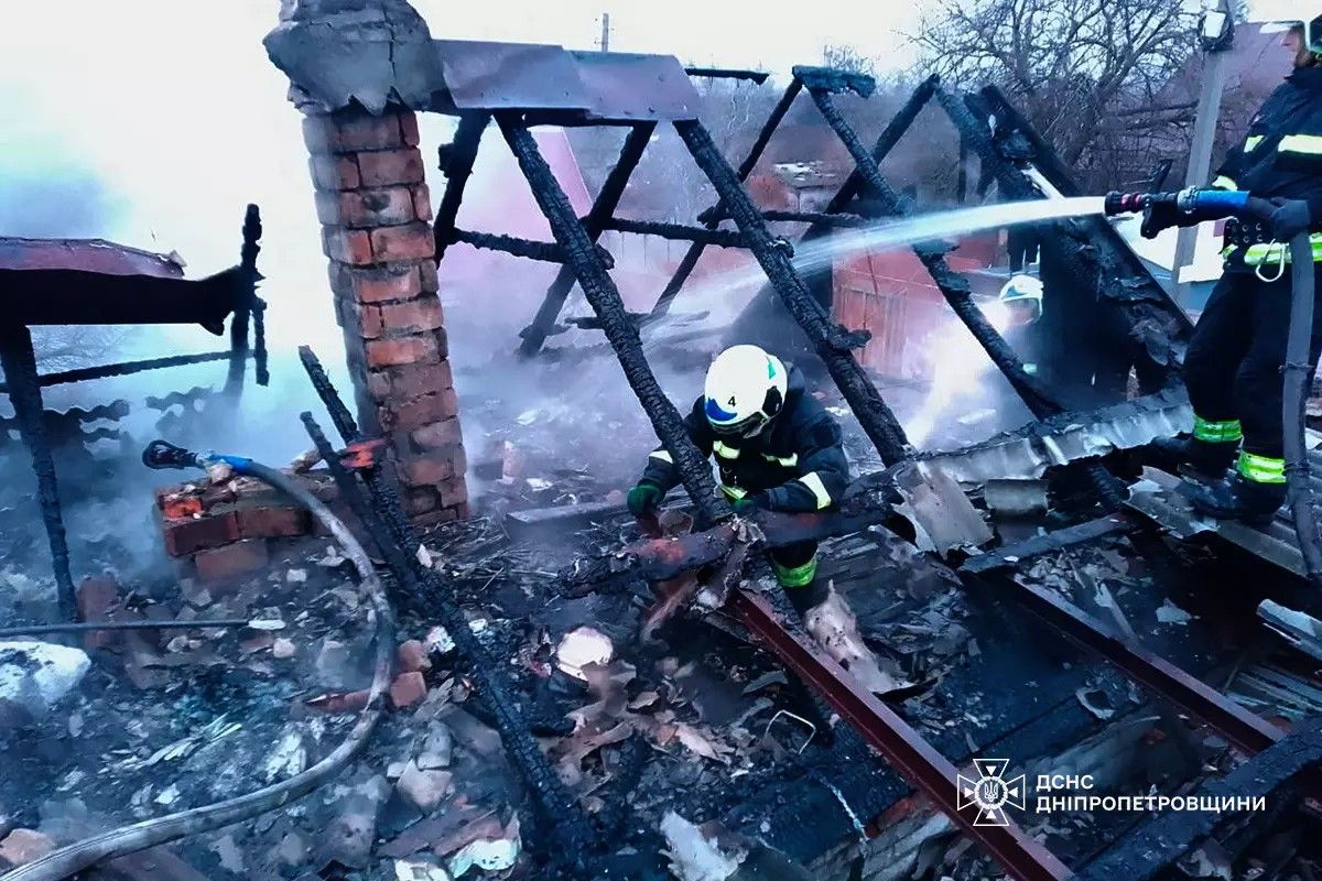 У Танковому провулку у Дніпрі палав будинок У Танковому провулку у Дніпрі палав будинок