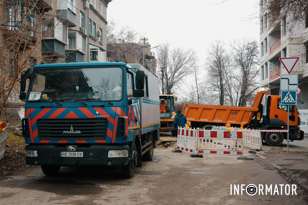 В переулке Феодосия Макаревского из-за строительных работ частично перекрыта дорога В Днепре на Феодосия Макаревского из-за строительных работ частично перекрыта дорога 3
