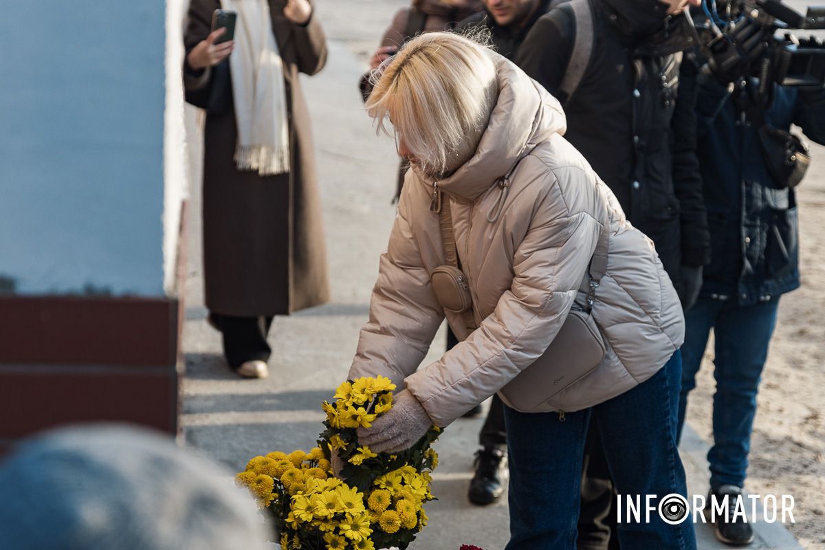 Пошуково-рятувальна операція тривала декілька днів У Дніпрі на Набережній Перемоги вшанували пам’ять жертв будинку №118 5