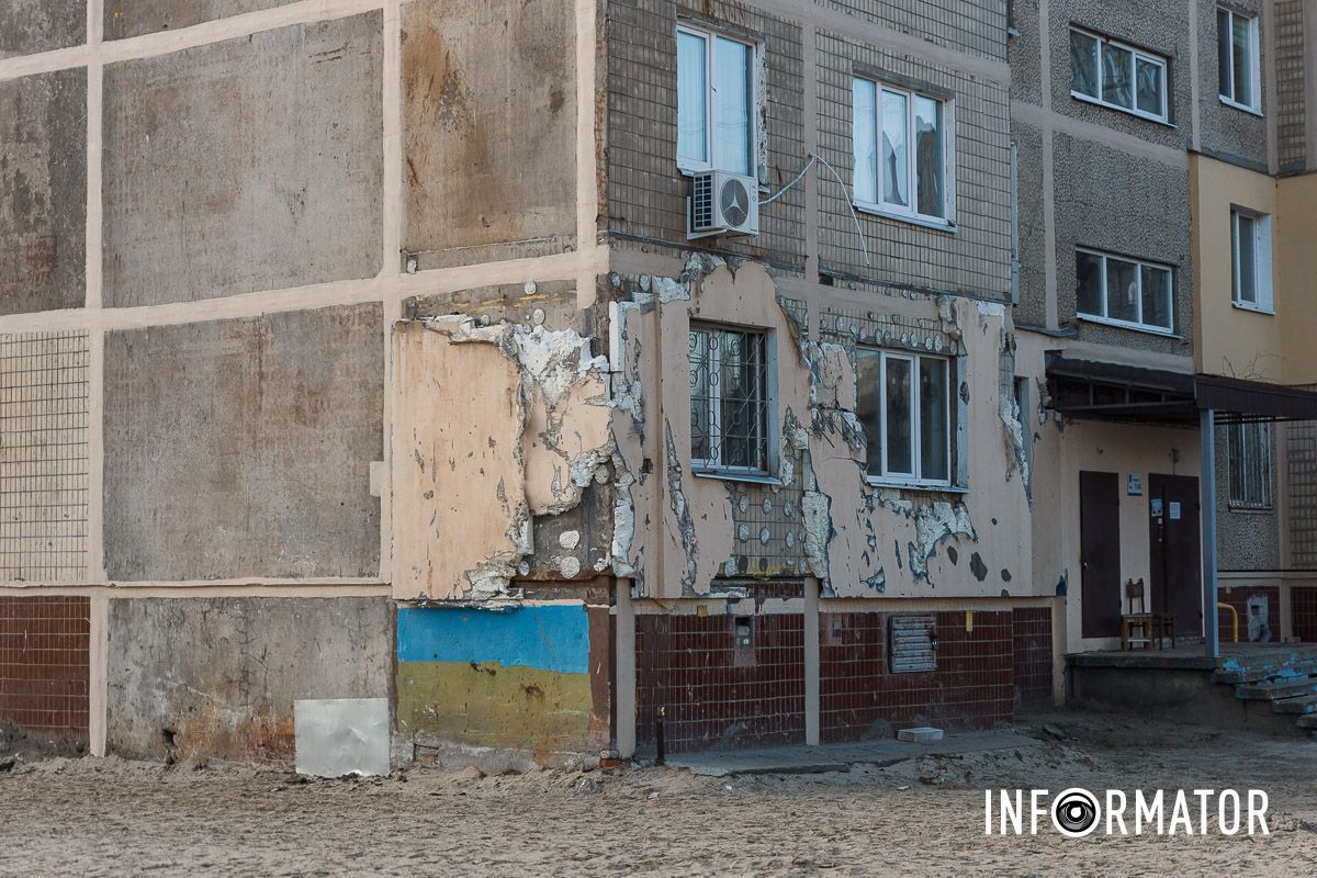 Досі нагадує про той страшний день У Дніпрі на Набережній Перемоги вшанували пам’ять жертв будинку №118 16