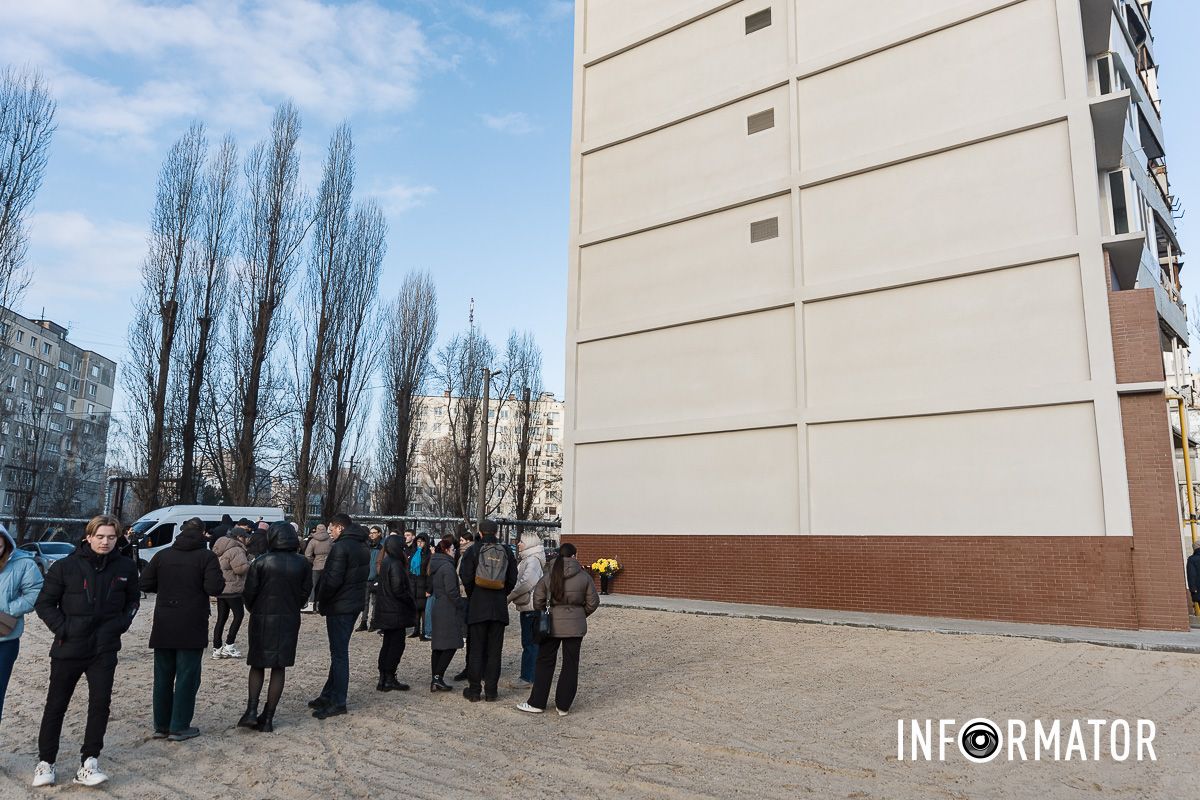 Дім знаходиться на Набережній Перемоги, 118 У Дніпрі на Набережній Перемоги вшанували пам’ять жертв будинку №118 18