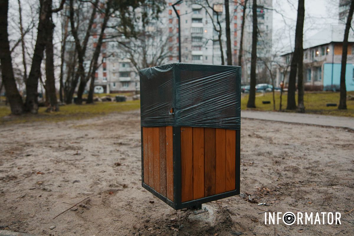 Закупленные урны Как в Днепре на 20-летие Победы в период войны обустроили сквер более чем за 2 миллиона гривен 14