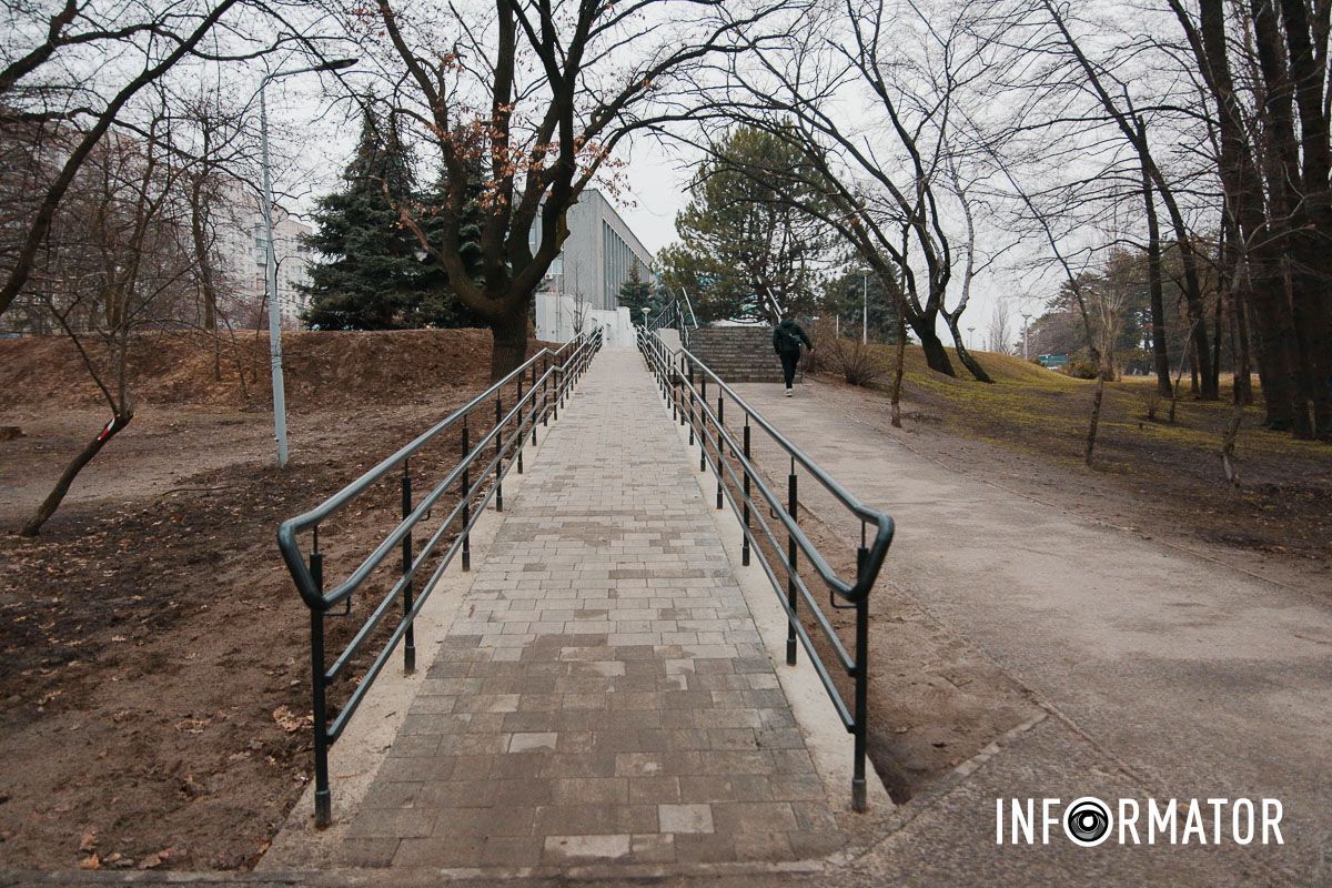 Пандус с брусчаткой Как в Днепре на 20-летие Победы в период войны обустроили сквер более чем за 2 миллиона гривен 20
