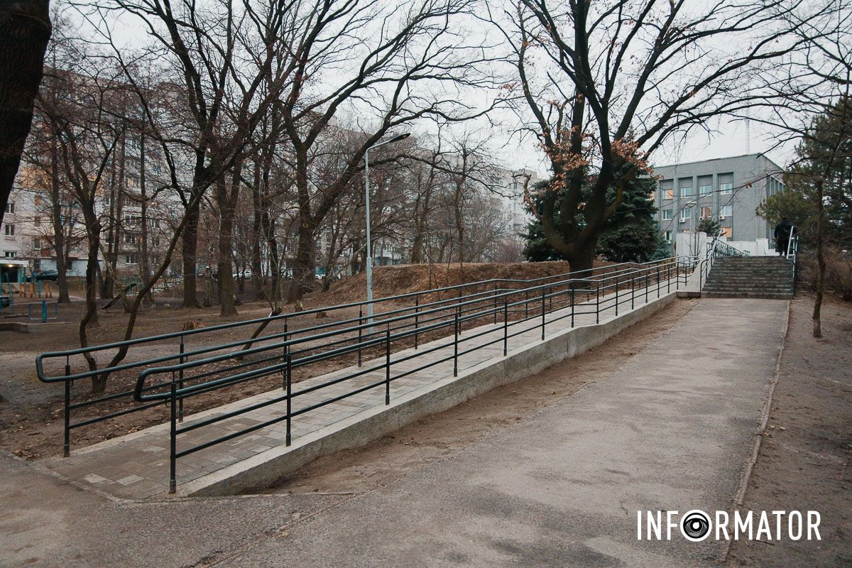 Вид на пандус сбоку Как в Днепре на 20-летие Победы в период войны обустроили сквер более чем за 2 миллиона гривен 23