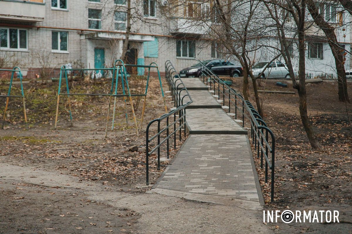 Еще один пандус вблизи дома Как в Днепре на 20-летие Победы в период войны обустроили сквер более чем за 2 миллиона гривен 38