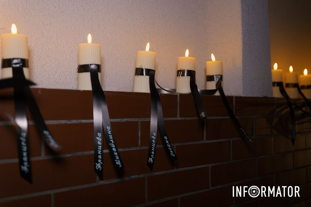 46 свічок пам’яті: на Набережній Перемоги у Дніпрі вшанували загиблих від влучання російської ракети по будинку 7