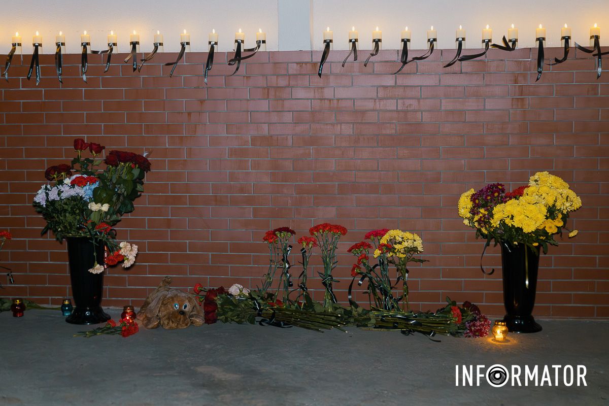 46 свічок пам’яті: на Набережній Перемоги у Дніпрі вшанували загиблих від влучання російської ракети по будинку 21