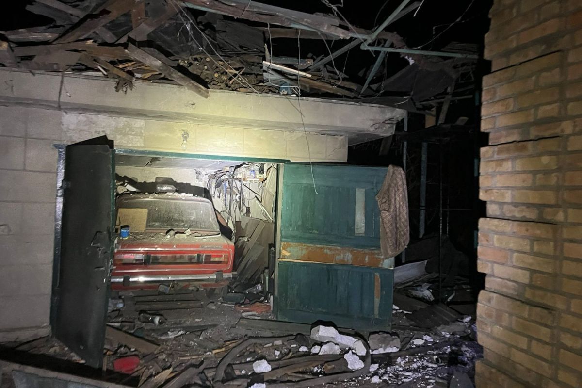 Потрощені 6 гаражів та 7 авто