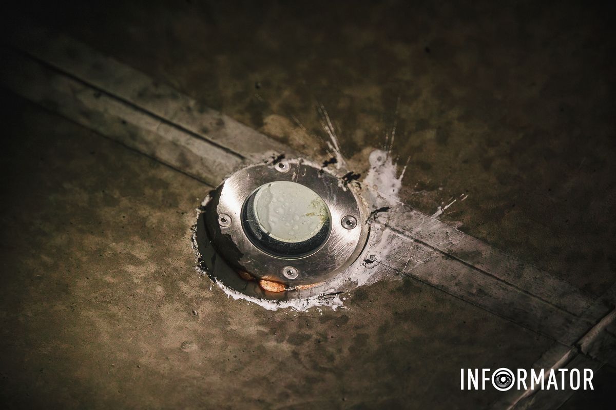 Світла всередині теж нема Світла всередині теж нема