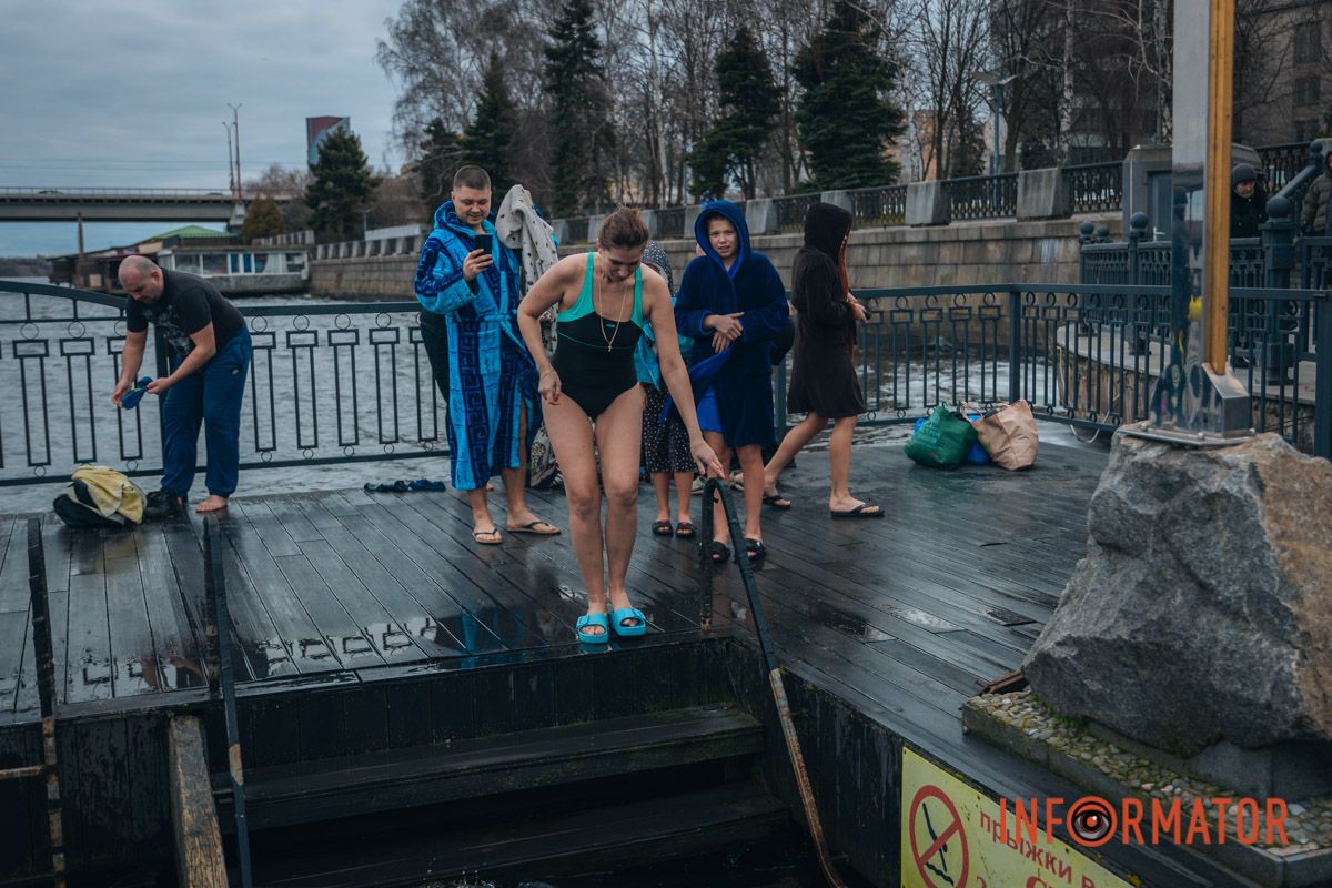 Украинские этнографы не фиксировали в прошлых веках массовых крещенских купаний, тем более в том виде, как это происходит сейчас