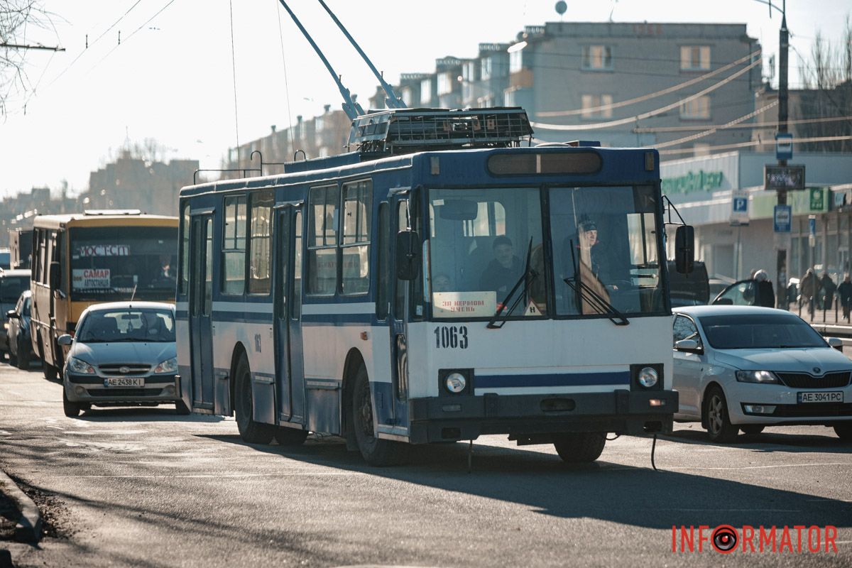 Утворився великий затор У Дніпрі на Слобожанському проспекті ЗАЗ зіштовхнувся з Ford та вантажівкою: утворився затор 3