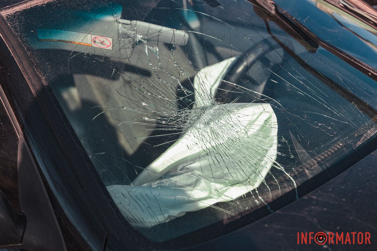 Тут автомобіль Nissan Almera з'їхав у кювет Тут автомобіль Nissan Almera з'їхав у кювет