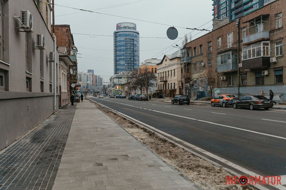 Змінили паркування: у Дніпрі на вулиці Князя Володимира Великого завершили ремонт 1