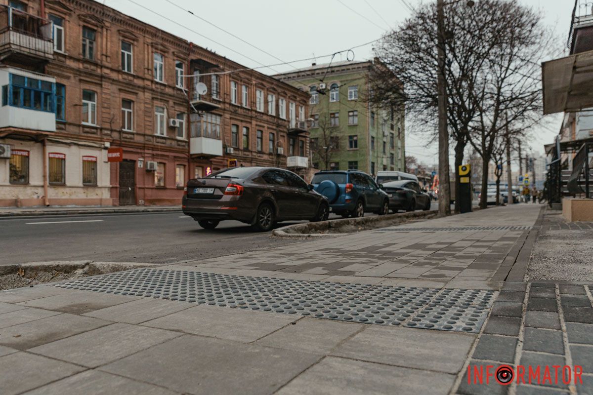 Змінили паркування: у Дніпрі на вулиці Князя Володимира Великого завершили ремонт 4