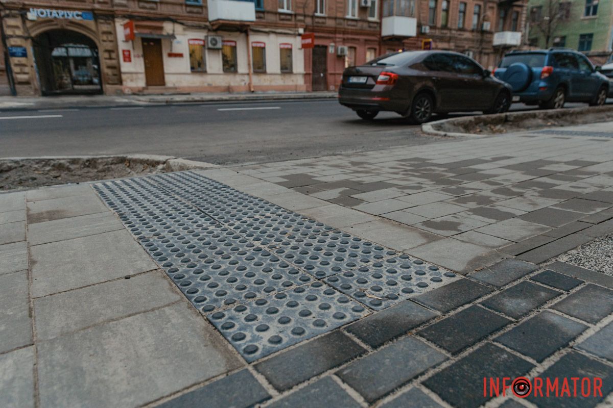 Змінили паркування: у Дніпрі на вулиці Князя Володимира Великого завершили ремонт 5