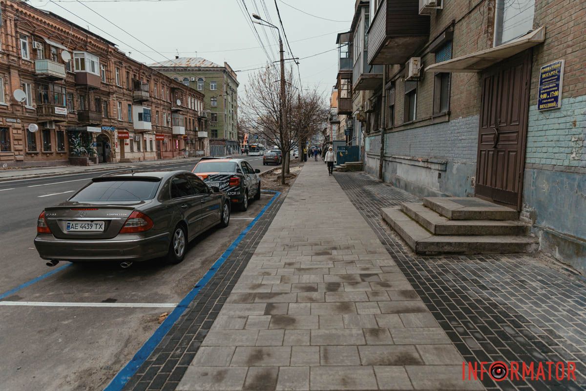 Змінили паркування: у Дніпрі на вулиці Князя Володимира Великого завершили ремонт 2