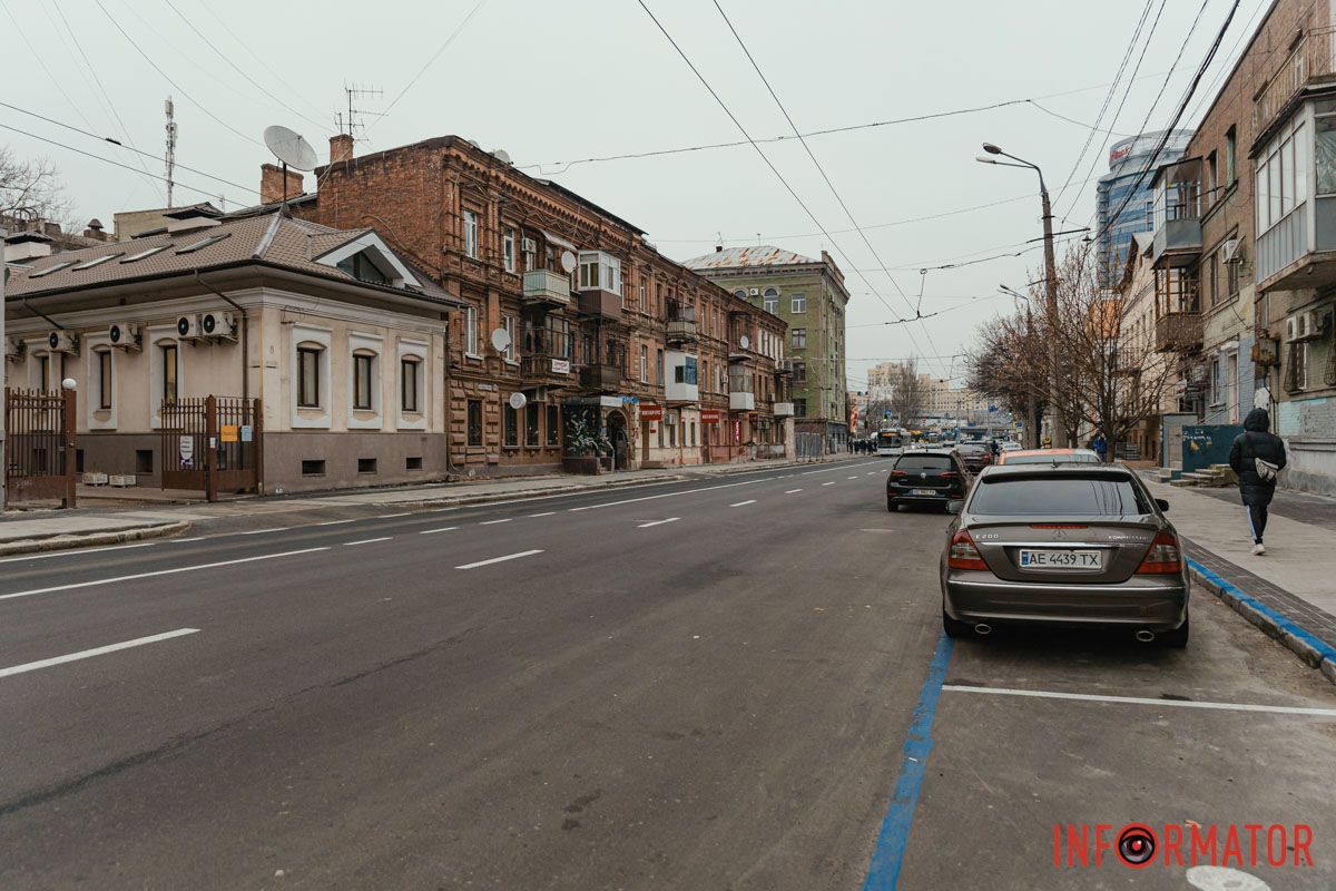 Змінили паркування: у Дніпрі на вулиці Князя Володимира Великого завершили ремонт 3
